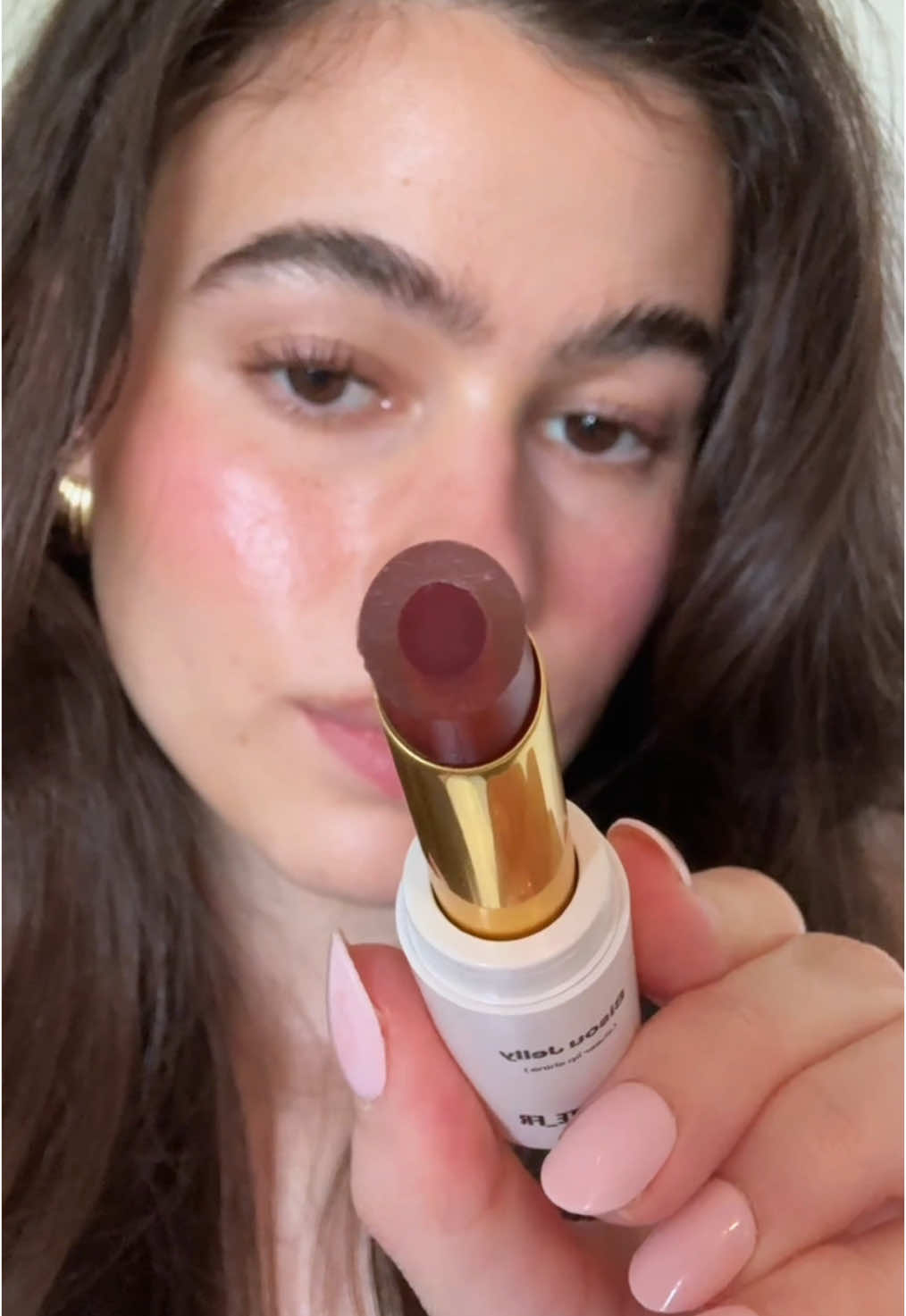 Bisou Jelly is truly a one of a kind formula — with its pigmented core and jelly outer layer, it delivers the perfect juicy pout. #violettefr #frenchbeauty #vfr #frenchgirlmakeup #bisoujelly 