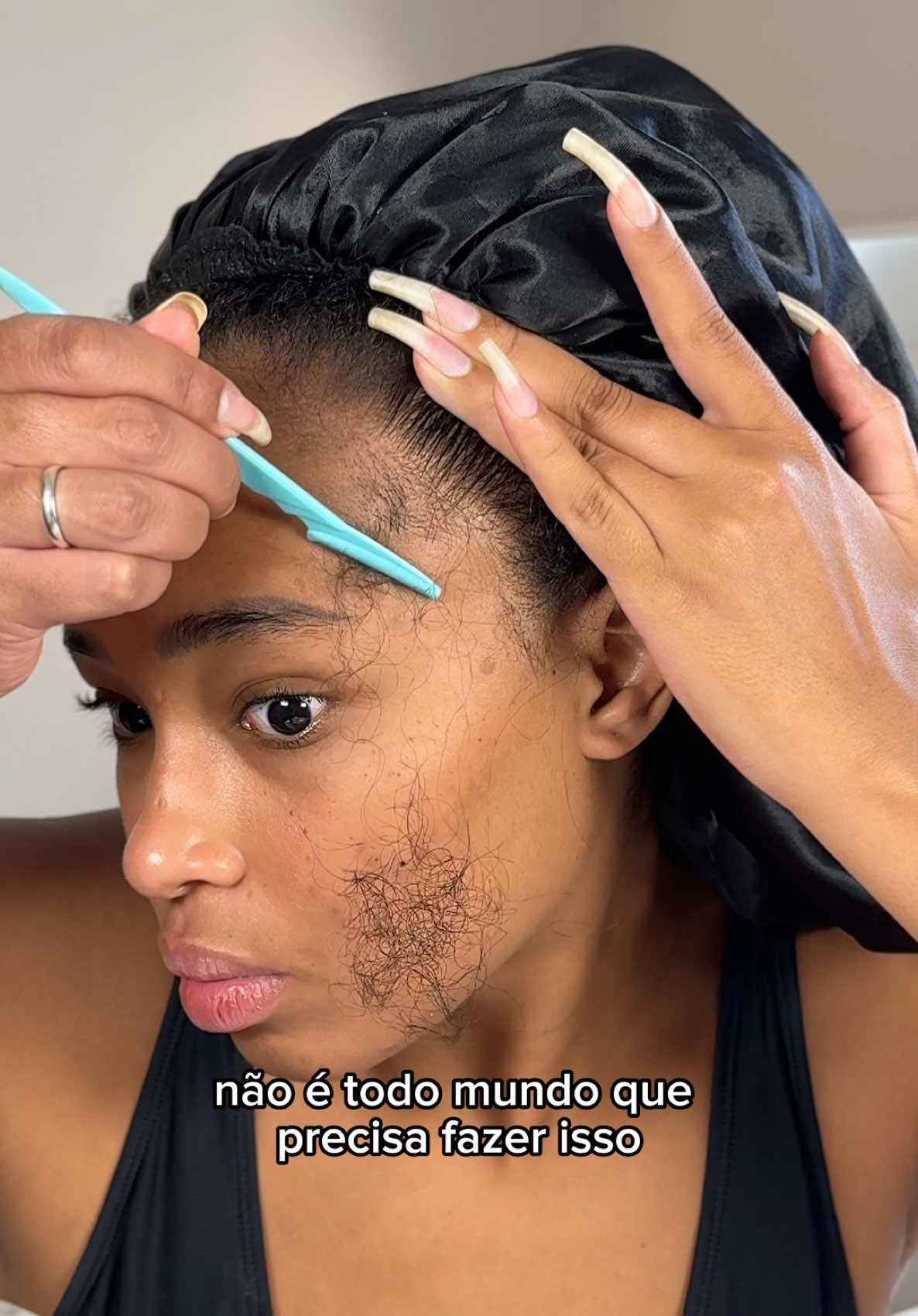 melhor coisa que já fiz 🙏🏽  A linha do cabelo influencia MUITO na aplicação da lace. O ideal é ter ela arredondadinha, mas isso não é regra. Lembre de fazer oq for melhor para você! 🩷✨💁🏽‍♀️ @Brunna Gonçalves  #lacewig #lace #wig #lacewigs 
