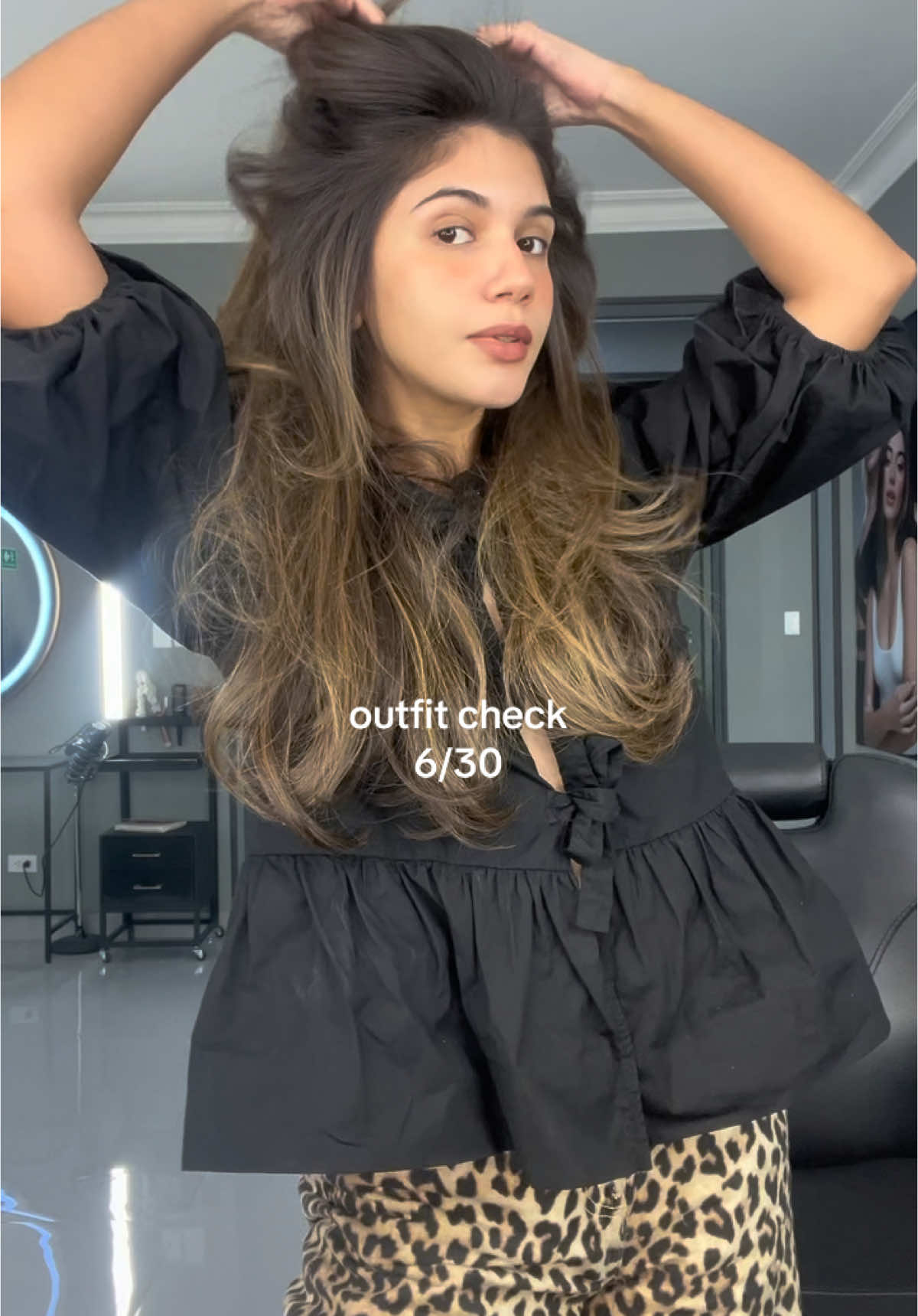 Ok volvi con los outfit check porque me había hartado ajajajja #keepingitreal creo que es válido también el Hair check porque @Berbran hair siempre me deja Fabu✨🤌🏼 #parati #fyp #ApprovedbyA #OOTD #outfitideas 