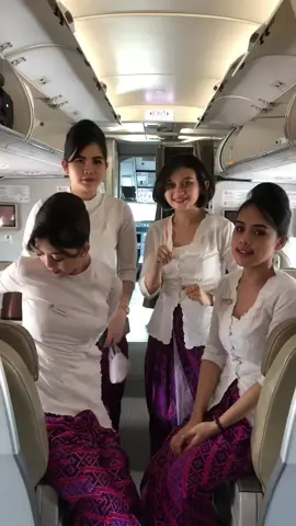 Ucapan Selamat ulang tahun untuk semua ibu hebat di dunia dari pramugari cantik batik air…#pramugariindonesia #cabincrew #pramugaribatikair #pramugariindonesia #pramugaricantik #lionairgrup #batikair #cantik #viralvideo #fyp 