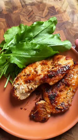 Marinada Perfeita para o Peito de Frango 💛 1 peito de frango  1/2 ponto de iogurte natural  1 colher de sopa (cheia) de mel  1/3 de uma colher de sopa de alho com sal  2 colheres de café de chimichurri  1/3 de uma colheres de café de pimenta do reino (bem pouquinho)  Raspinhas de laranja  ✅ Já salva pra não perder  #marinada #frango #frangogrelhado #tempero 