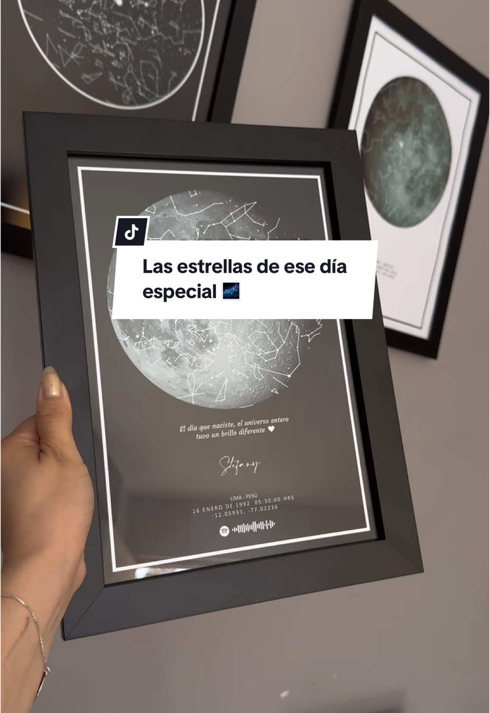 ✨Las estrellas siempre serán testigos de nuestras mejores historias. ✨¿Qué momento marcarías tú? #cuadrospersonalizados #mapaestelar #novios #regalospersonalizados #regalosconsignificado #detalles #detallespersonalizados #empacandopedido #estrellas #parejas 
