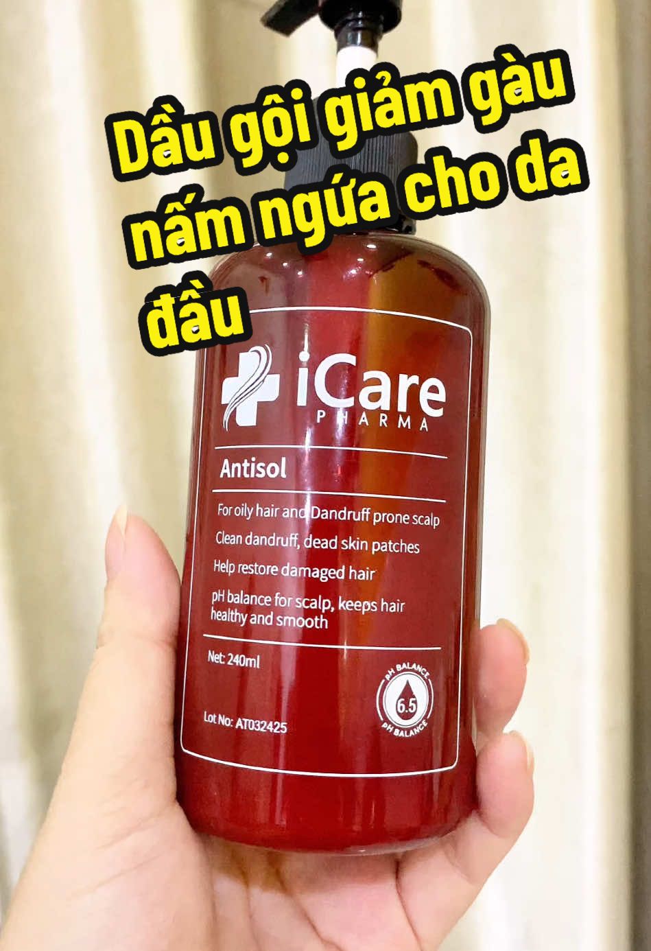 Dầu gội hỗ trợ giảm gàu Antisol - iCare Pharma+ 💧 Công dụng nổi bật: 	•	Làm sạch da đầu, hỗ trợ loại bỏ gàu và lớp da chết. 	•	Bảo vệ và phục hồi da đầu, hỗ trợ tóc chắc khỏe, mềm mượt hơn. 	•	Cân bằng độ pH tự nhiên, giúp giảm tình trạng khô da và tóc gãy rụng. 🌿 Thành phần thiên nhiên: 	•	Chiết xuất Gurjun Ấn Độ, Gừng, Nghệ, Hương thảo, Tràm trà, Vitamin E, cùng các dược liệu tự nhiên an toàn.#icarepharma #daugoitrigau #daugoitrinamdadau #antisol 