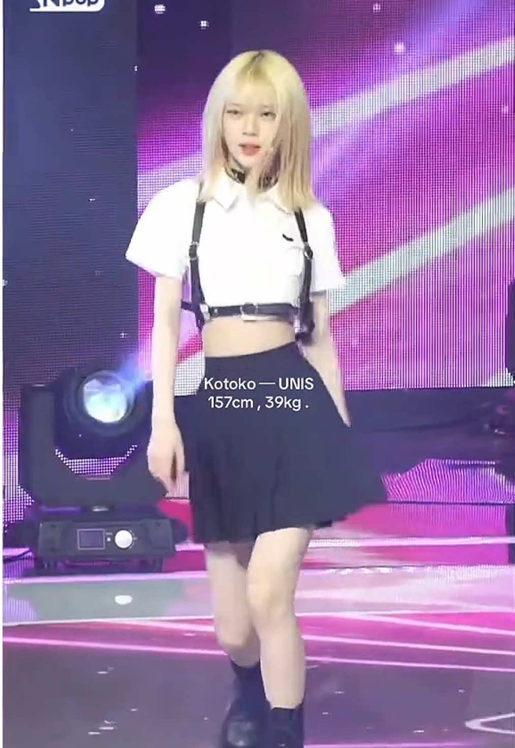 She is so thin and her waist is so small #fyp #foryoupage #viral #wlkpopacc #wlmotivation #bodygoals #skinny #kotoko 