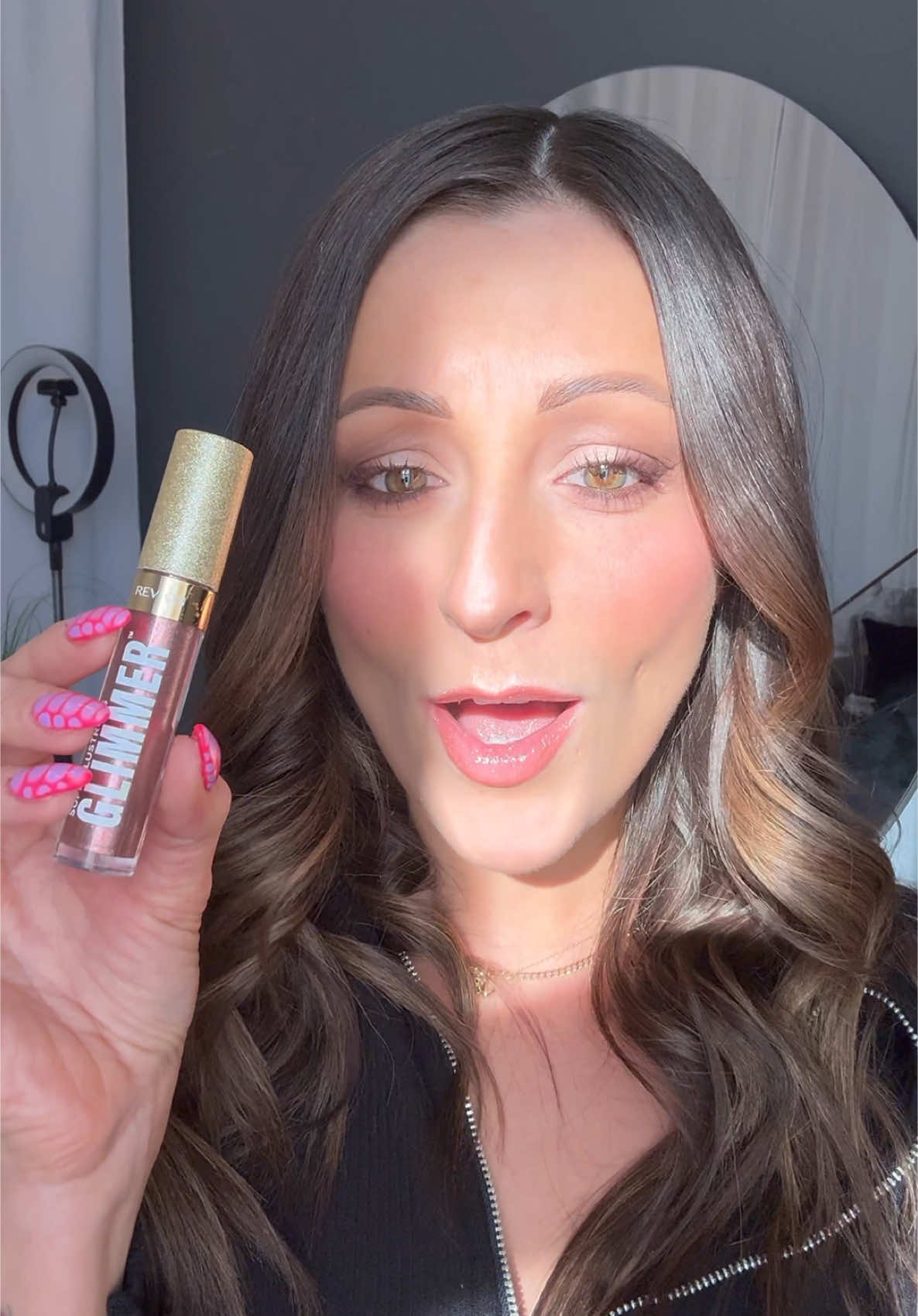 @revlon killing it again with this new Glimmer lipgloss 😍😍😍 #revlon #sparklelipgloss #lipgloss #shoppersbeautypros 