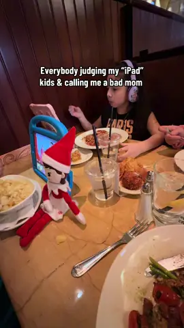 Even the elf had screen time #restaurant #ipadkids #kidsoftiktok #MomsofTikTok #screentime 