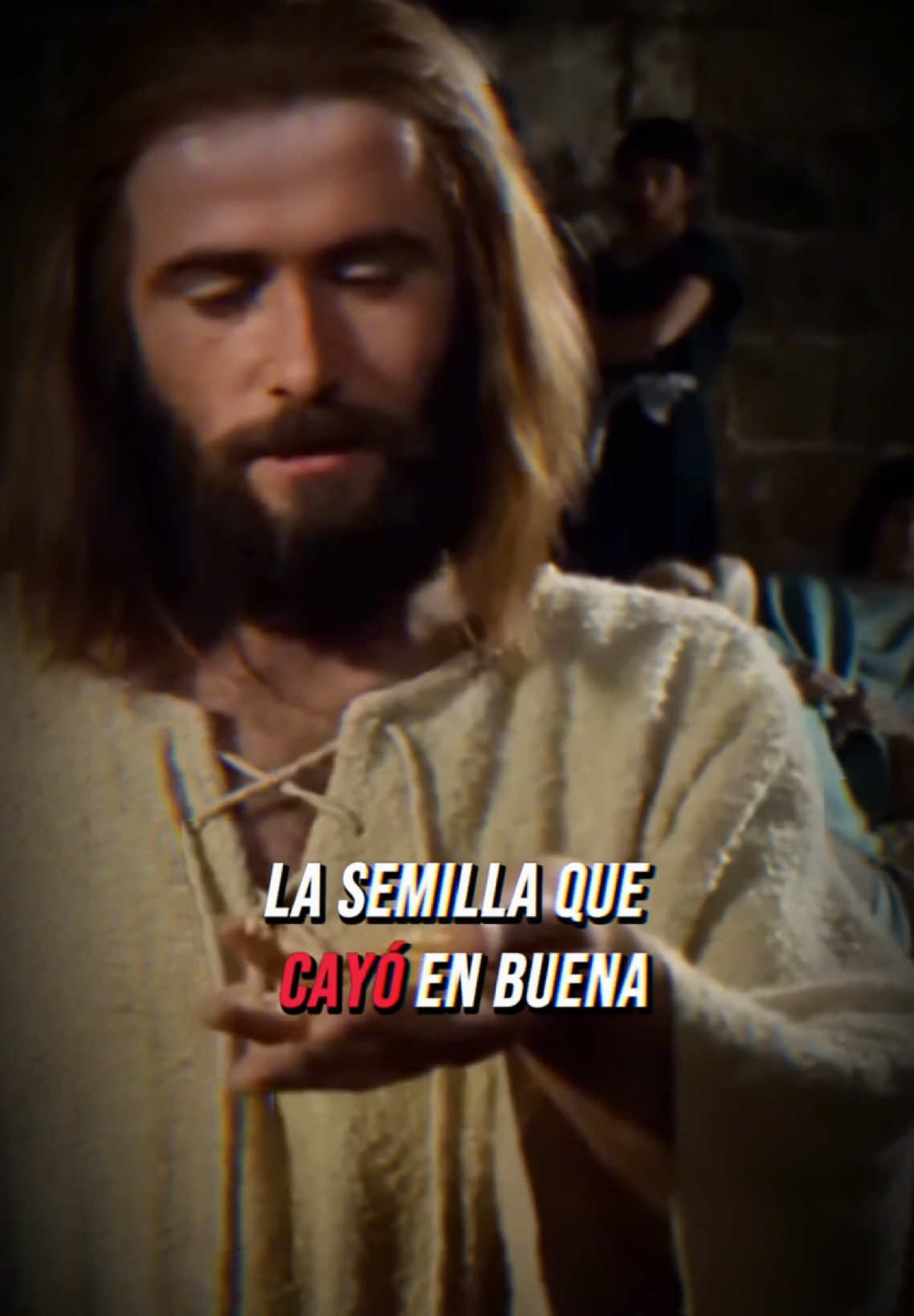 Lucas 8:5-15, Reina-Valera 5 Un sembrador salió a sembrar su semilla; y mientras sembraba, una parte cayó junto al camino, y fue pisoteada, y las aves del cielo la comieron. 6 Otra parte cayó sobre la piedra, y nació, pero se secó porque no tenía humedad. 7 Otra parte cayó entre espinos, y los espinos crecieron con ella y la ahogaron. 8 Y otra parte cayó en buena tierra, y nació y creció, y dio fruto al ciento por uno. Al decir estas cosas, clamaba: El que tenga oídos para oír, oiga. 9 Sus discípulos le preguntaron qué significaba la parábola. 10 Él dijo: A vosotros os es dado conocer los misterios del reino de Dios, pero a los demás les hablo en parábolas, para que viendo no vean, y oyendo no entiendan. 11 La parábola es esta: La semilla es la palabra de Dios. 12 Los que están junto al camino son aquellos que oyen, pero luego viene el diablo y quita la palabra de su corazón, para que no crean y se salven. 13 Los que están sobre la piedra son aquellos que, cuando oyen, reciben la palabra con gozo, pero éstos no tienen raíz; creen por algún tiempo, pero en el tiempo de la prueba se apartan. 14 La que cayó entre espinos son aquellos que oyen, pero se van y son ahogados por los afanes y las riquezas y los placeres de la vida, y no dan fruto. 15 La que está en la buena tierra son aquellos que con corazón bueno y recto retienen la palabra, y dan fruto con paciencia. #jesus #jesucristo #parabolasdejesus #semilla #frutos 