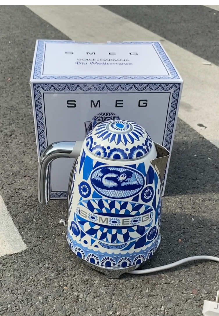 Đón Tết đậm chất hiện đại với ấm siêu tốc SMEG – Sang trọng, tinh tế và tiện lợi!✨📸#CapCut #viral #xuhuong #fyp #smeg #bep 