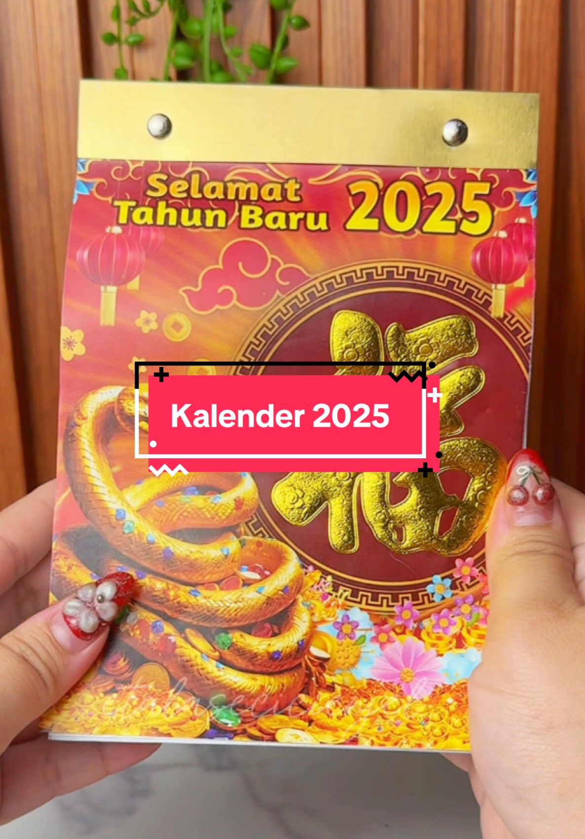 Membalas @kiko_roblox_tahu  Kalender imlek model sobek 2025 📆✨ #kalender2025 #kalendersobek #kalenderimlek #kalendercina #kalenderarab #kalender #hiasanimlek #kalenderular 