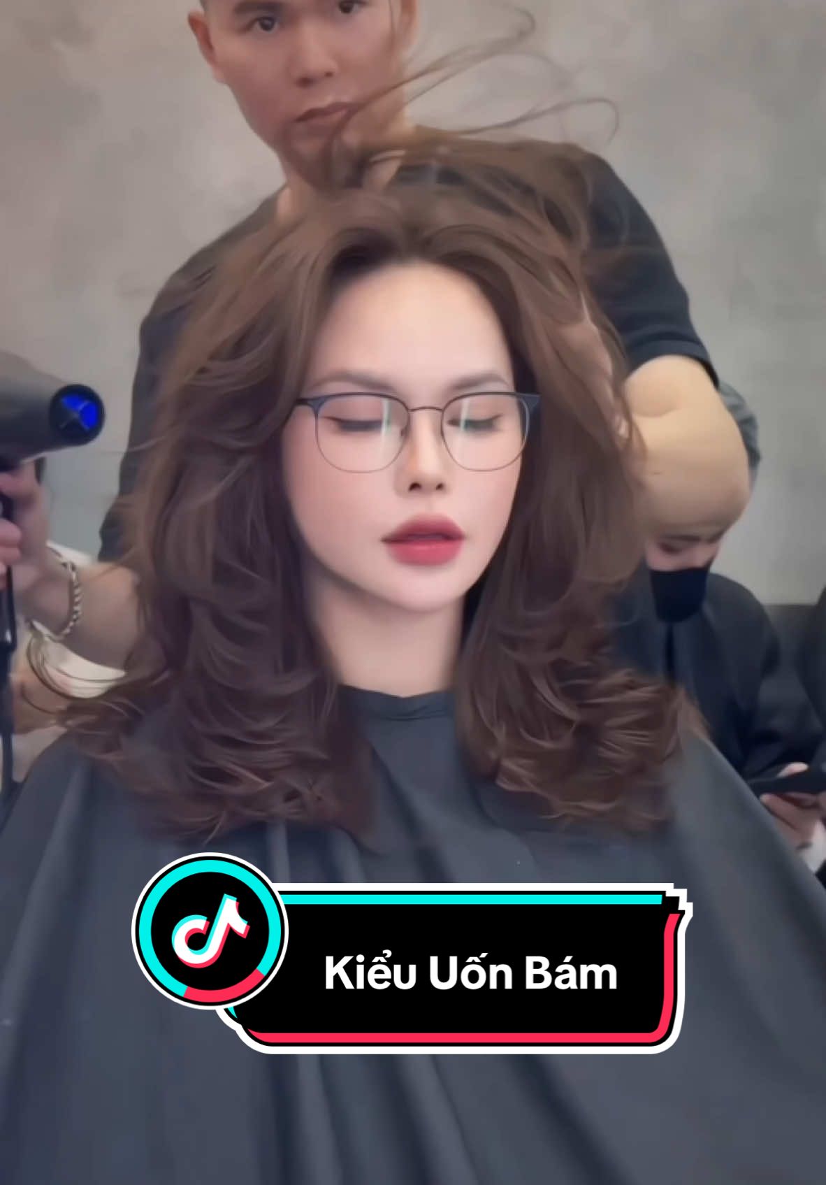 Gợi ý kiểu tóc cho chị e diện Áo Dài thì xinh hết phần thiên hạ 🤭🌸🎆 #khuongminhhair #khuongminhtrendy #uốntóc #hair #fyp 