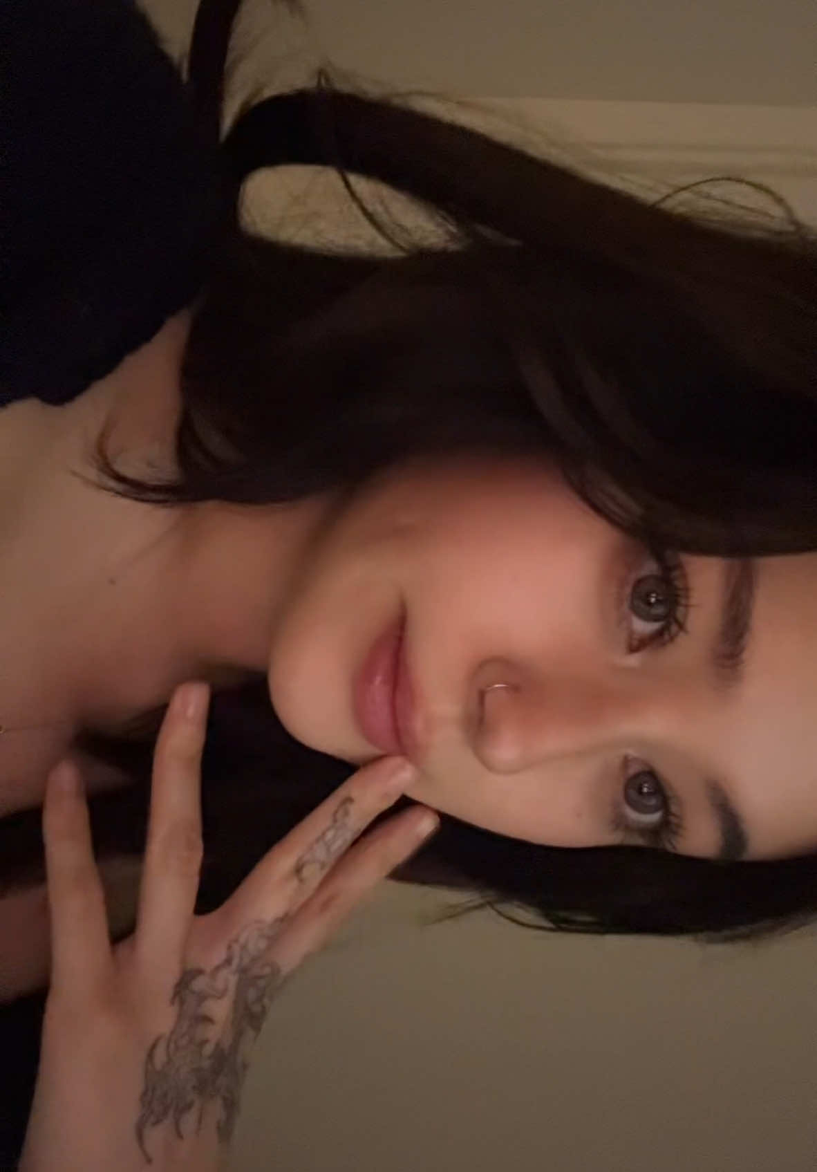 btw new makeup look :3 thoughts ? I ditched the black eyeliner !