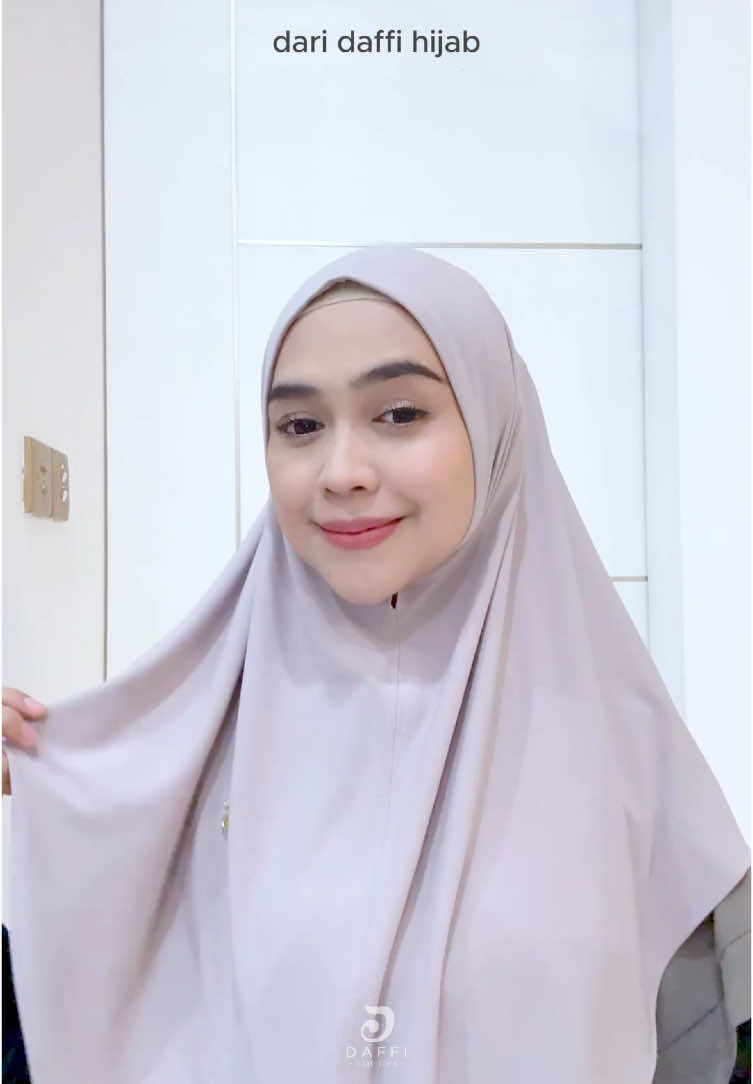 kak icis @Ria Ricis pakai series JULIA😍 simple satset tetep cakeep🥰 kembaran kak sama ka icis yuk order ya langsung di keranjang kuning yaaa🤩🥳 #fyp #daffihijab #riaricis #hijabinstan #hijabnonpet #bergoinstan 