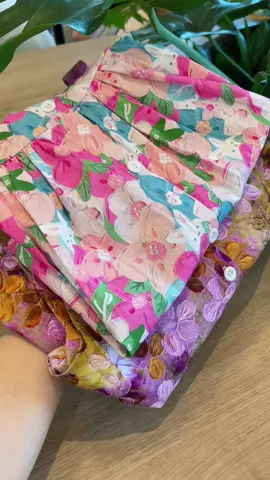 Váy Hai Dây Bé Gái Hoa Nhí 3D vô cùng xinh nè #vayhoanhi #vayhoa #vay #vayxinh #embe #quanao #xh 