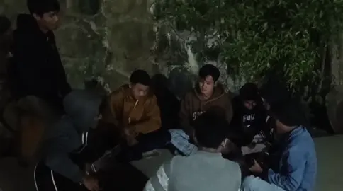 အမြင်အာရုံတွေမှာ  ကပ်ငြိတွယ်ဆဲပါ #မြေနီလမ်း #ဘိုဖြူ #fyp #foryou #fyp #guitar #myanmarsong 