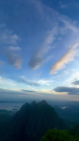 Gunung Bongkok terdapat Watu Tumpuk, atau Batu Tumpuk yang merupakan spot dimana terdapat bebatuan besar, lokasinya berada di puncak Gunung Bongkok, dengan ketinggian 975 mdpl. Para pengujung diharapkan untuk berhati-hati saat berada di lokasi Watu Tumpuk. Karena di lokasi tersebut selain berada di ketinggian, dan belum dilengkapi dengan pagar pembatas keamanan. Lokasi Gunung Bongkok terletak tidak jauh dari Pasar Plered. Adapun alamat Gunung Bongkok berada di Desa Cikandang, Kecamatan Purwakarta, Kabupaten Purwakarta, Provinsi Jawa Barat.di suguhi view gunung parang dan waduk jatiluhur #viewgunung #gunungbongkok #explorepurwakarta #purwakarta #purwakarta_istimewa #pendakigunung #pendakiindonesia #pendakicantik #pendakifomo #fyp #fypage #vanesa #indonesia #indonesiaidol #soundviral 