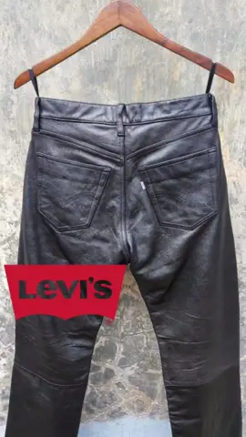 ✅️ LEVIS LEATHER PANTS GOOD CONDITION MADE IN🇰🇷 WARNA HITAM LINING NYLON ZIPPER LEVIS X YKK USA ALL HARDWARE AMAN FUNGSI NORMAL UKURAN LINGKAR PINGGANG = 76 CM PANJANG = 100 CM OPEN LEG = 21 CM HARGA = DM / WA #levis #celanalevis #celanakulit #leatherpants #levisdenim #jaketkulit #levistrauss #levis501 #levis505 #levis511 #levis550 #levisleather #gap #harleydavidson #schott #avirex #rbc #momotaro #jakettrucker #truckertype1 #truckertype2 #truckertype3 #trucker #ruggedstyle #menstyle #denimstyle #heritagestyle #vintagestyle #denimselvedge #rawdenim #fadingdenim #selvedge #darahkubiru #rocknroll #redwingboots #thorogoodboots