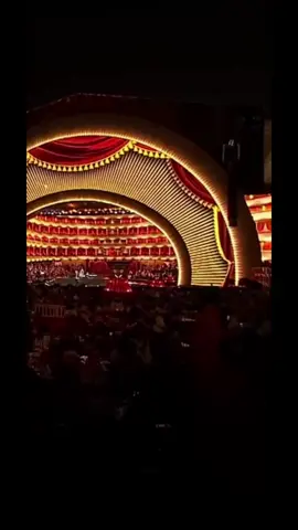 #اكسبلور #محمد عبده# عشت فالعب بشعرها يانسيم .. واضحكي في خدودها يانجوم.❤️