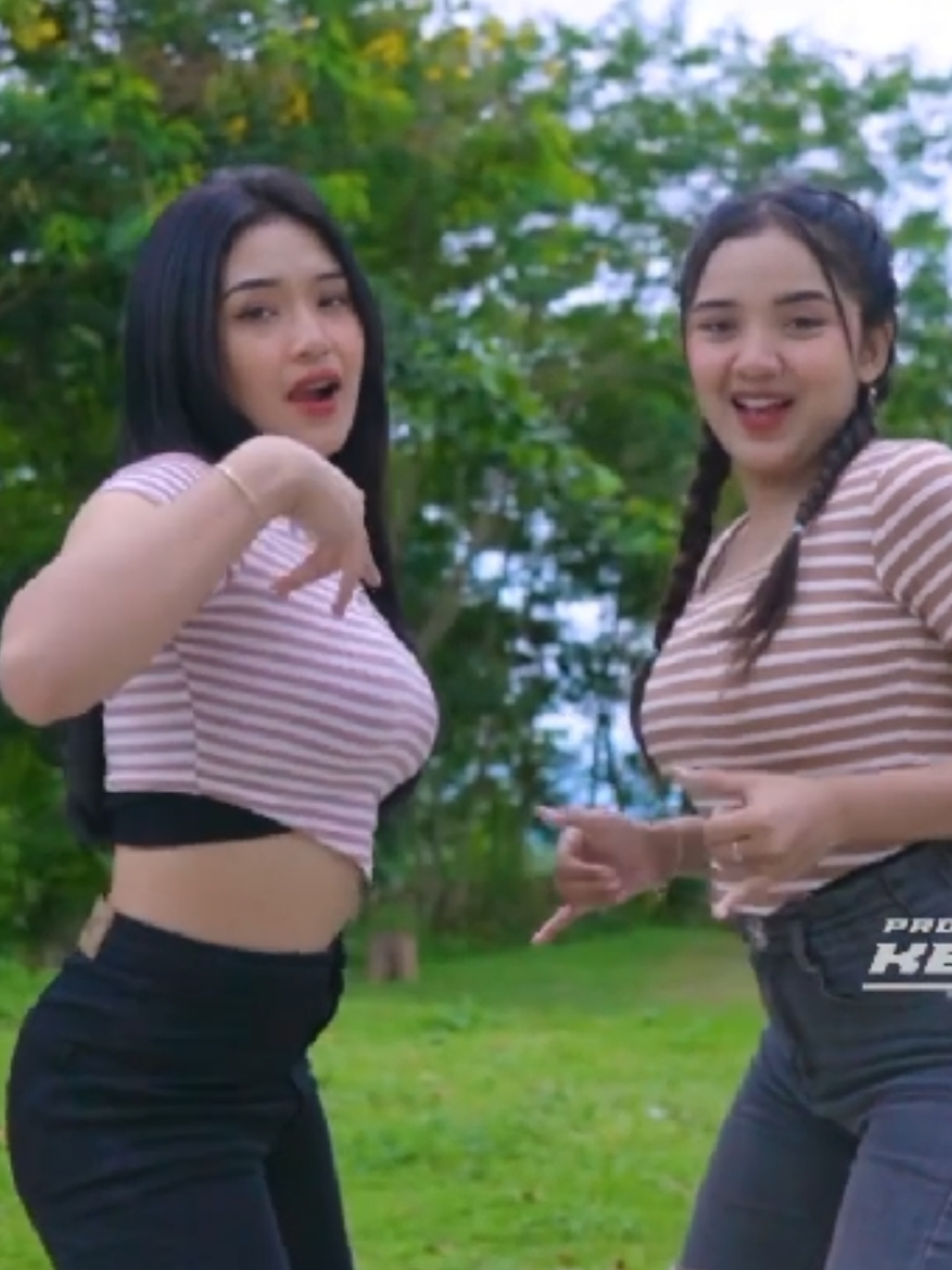 𝐈𝐦𝐞𝐥𝐢𝐚 𝐀𝐠𝟮𝟱 𝐗 𝐃𝐣 𝐓𝐚𝐧𝐭𝐢                                           #keludproduction #apt #saleho #fyp 