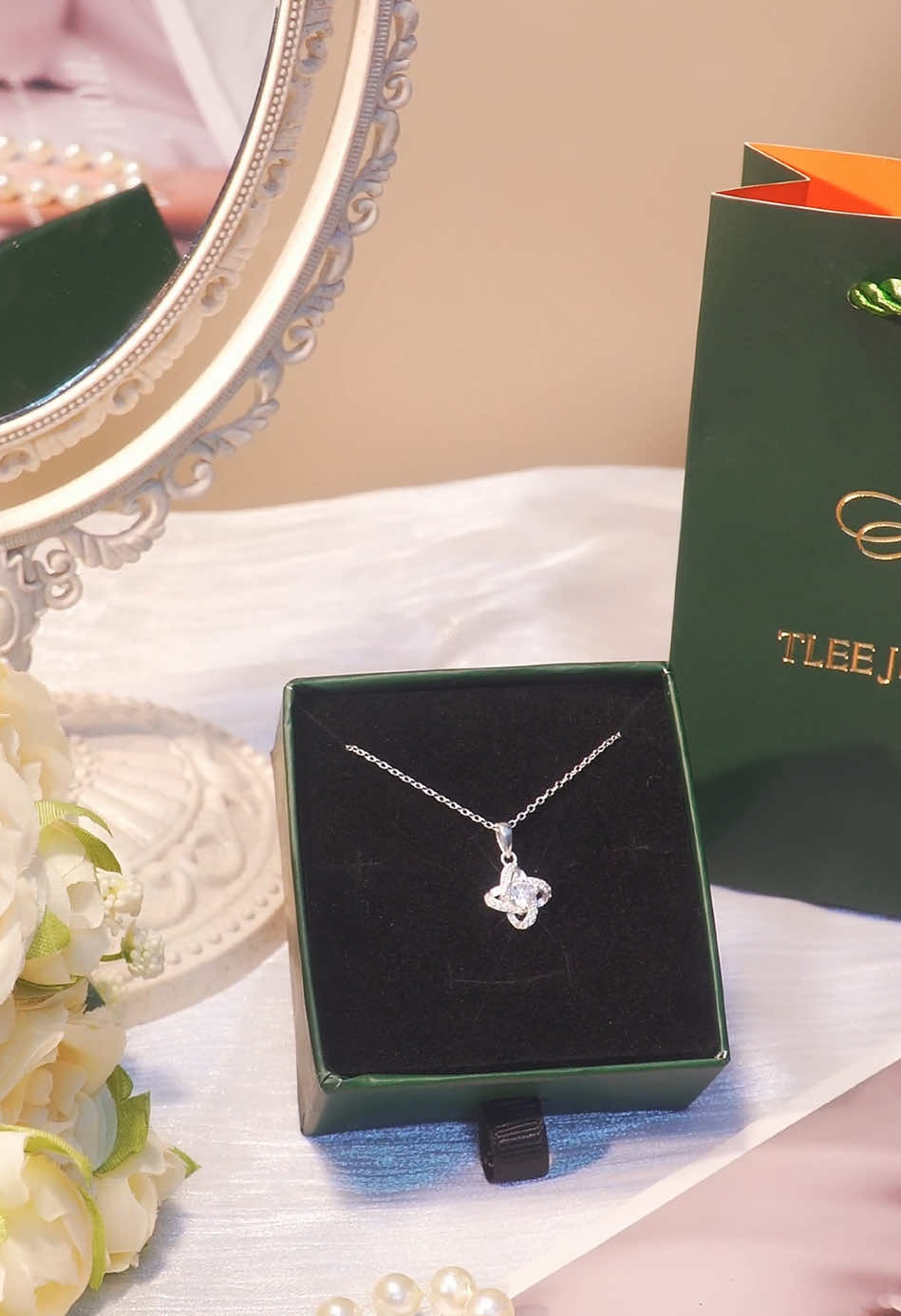 Dây chuyền cỏ bốn lá mang nguyện ước cho 1 năm mới tràn đầy may mắn🥰🥰🍀🍀 #tleejewelry #daychuyenbactlee #lactaybactlee #trangsuc #khuyentaibactlee #nhanbactlee #trangsucbac 