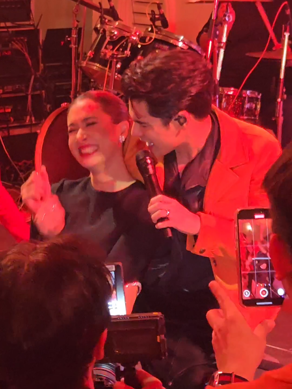 คนนึงร้อง อีกคนเต้น สนุกสุดๆ#amifibernight #เอมี่ไฟเบอร์ไนท์ #ซีศิวัฒน์ #เอมี่กลิ่นประทุม #เอมี่ #ami #amidoubles #เอมี่ดับเบิ้ลเอส 