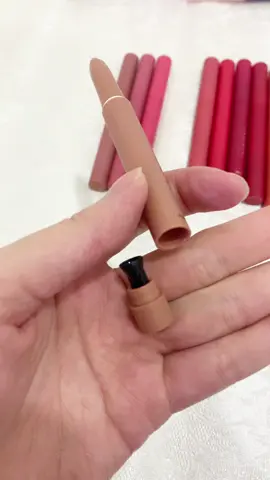 Handaiyan lipliner#handaiyan#liplinerwithsharpener #xingwangbeauty #tiktokmakeup #lipliner waterproof dolce diva kiko 