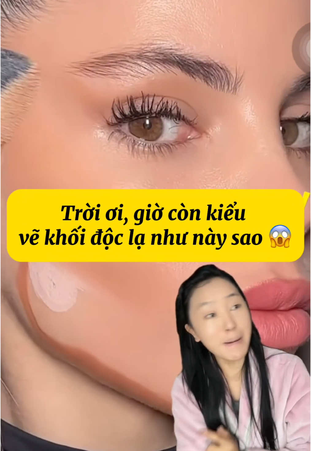 Vẽ khối kiểu độ lạ giúp khuôn mặt thon gọn hơn nè 🤩 #trending #beautyhackes #douyinmakeup #hengebeauty #makeup #xuhuongtiktok2025 #makeup #fypシ゚viral #meolamdep #fyp #beautyhack 