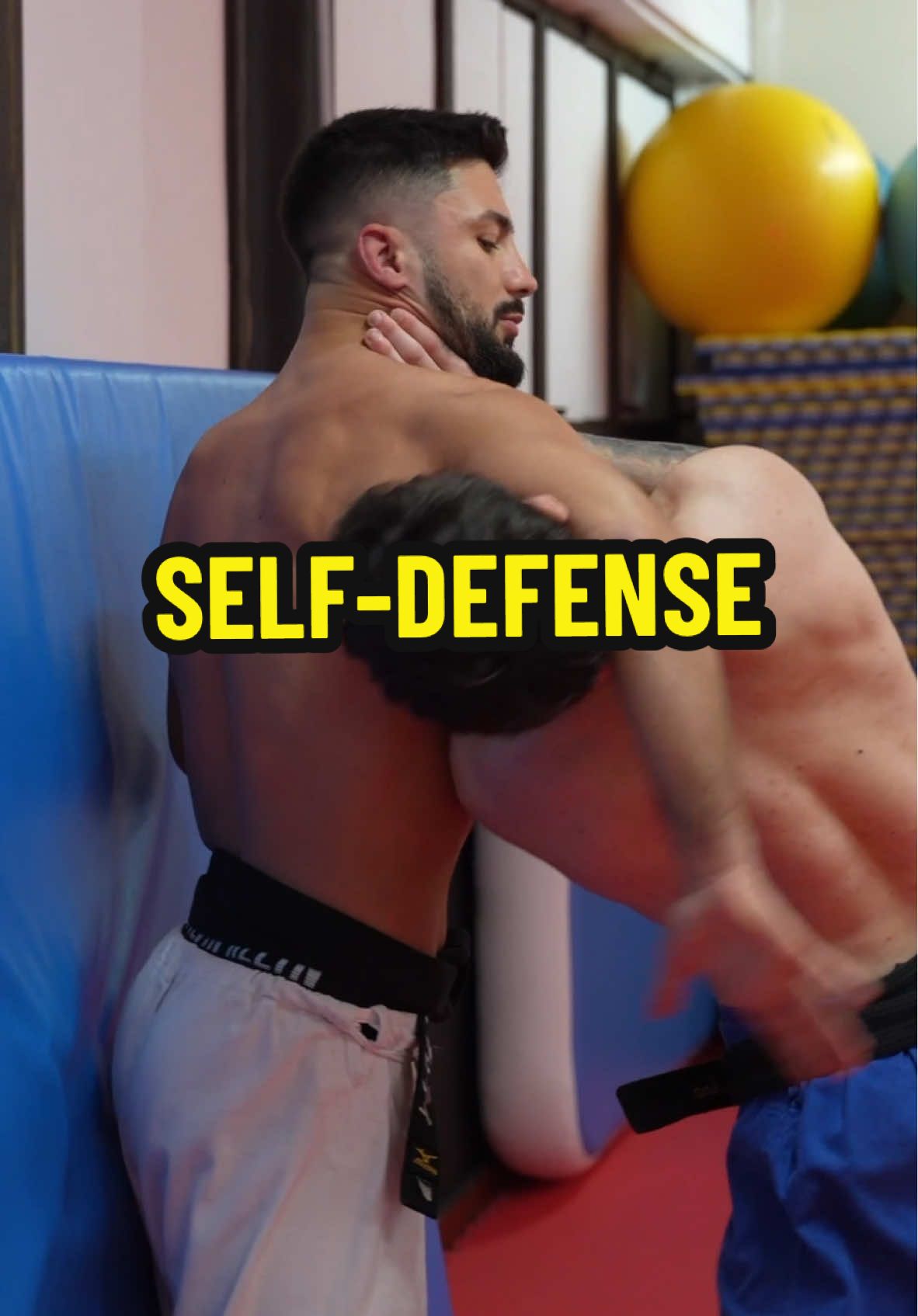 Difesa da uno strangolamento con la ghigliottina inversa. #selfdefense  #selfdefensetechniques #difesapersonale #judoforselfdefense #selfdefence_technique 