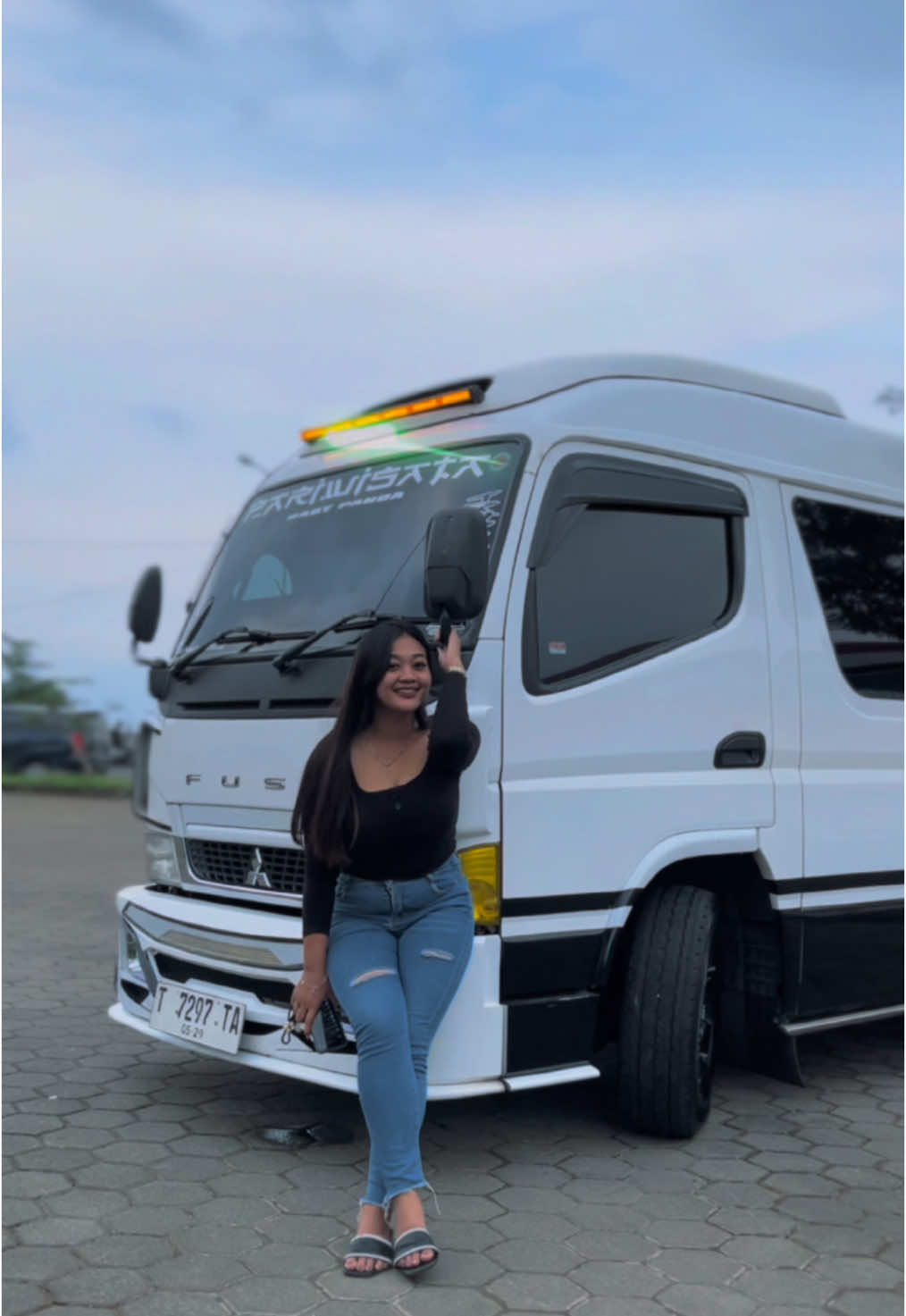 Kasih cinematic dulu ah 😁 @𝙈𝙖𝙡𝙡𝙖𝙍𝙝𝙮𝙪 ❤️ • 📲 Rsrvsi : 089673167064 • #sahabatmasprasedewe #wijayatransofficial_ #sewaelf #sewaelfmurah #sewaelfsemarang #sewaelfungaran #sewaelfsalatiga #fyp #fypp #fypシ゚ #fypage #fyppppppppppppppppppppppp #foryou #foryoupage #foryourpages #beranda #trending #xyzcba #xyzbca 