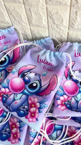O tema que é sucesso por aqui, mochila saco 💕💕 #lembrancaspersonalizadas  #personalizados  #aniversario  #stitch  #liloestitch  #niver 