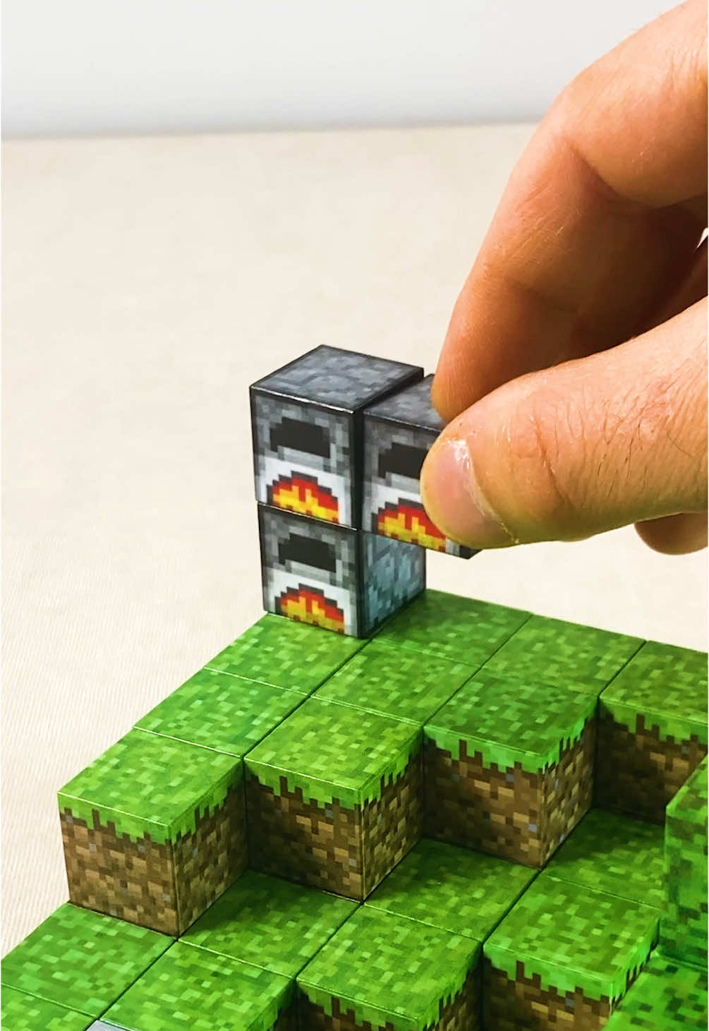 Steve’s World with MAGNETIC Minecraft BLOCKS 🧲