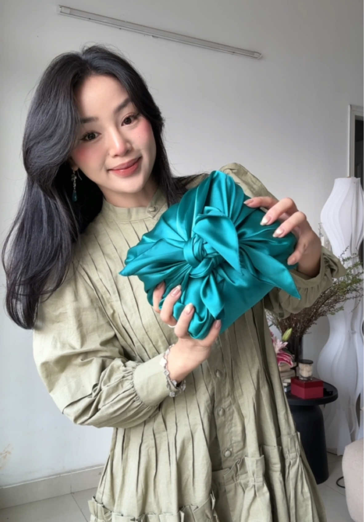 Hôm nay mời mọi người cùng unbox món quà mà em thích nhất nhất nhất nhaa 🩵 #phapphuccaocap #quatetghidiem #omph #review #phapphuc #fyp 