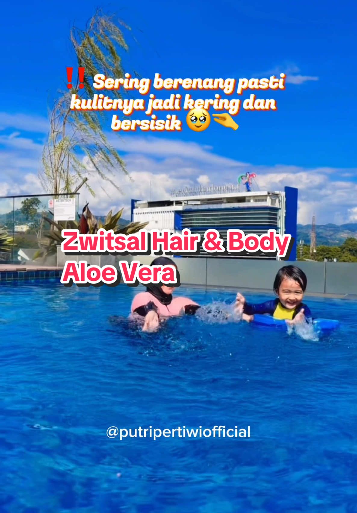 Sehabis berenang pastikan sikecil bilas menggunakan sabun dan shampoo ya mom. Sabun dan shampoo zwitsal bisa membantu melembabkan, jadi gak bikin kulit sikecil kering dan bersisik #zwitsal #zwitsalofficial #zwitsalid 