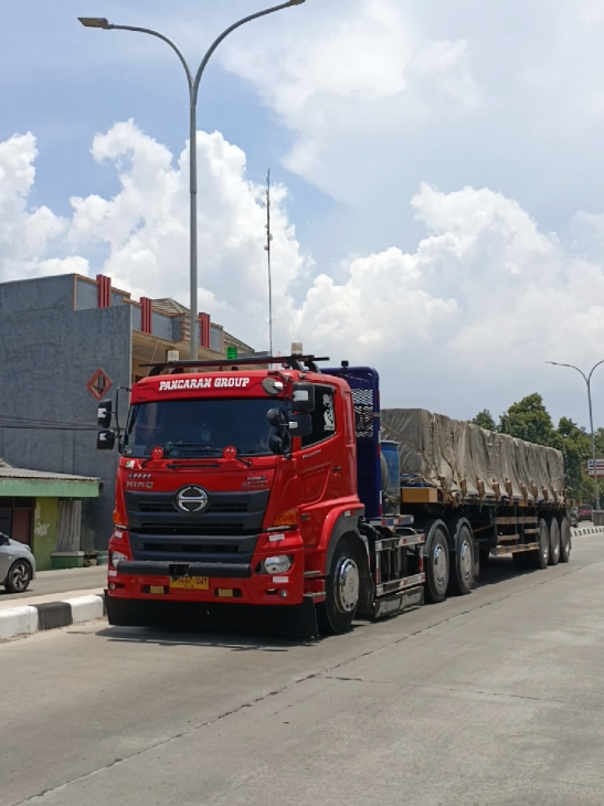 Sam @putrajaseng40 mosak masik dipantura @firdaus_tendhi @rifqi_mubarok12 @faris #fyp #bismillahfyp #fyp  #fyppppppppppppppppppppppp #trukmaniaindonesia #truklovers #trukganteng #pancarangroup #trucksumbar #truckmodifikasi #hino500 #hino500modifikasi #truckstory #drivermuda #drivermudapunyacerita #mhmmdlutfi27 