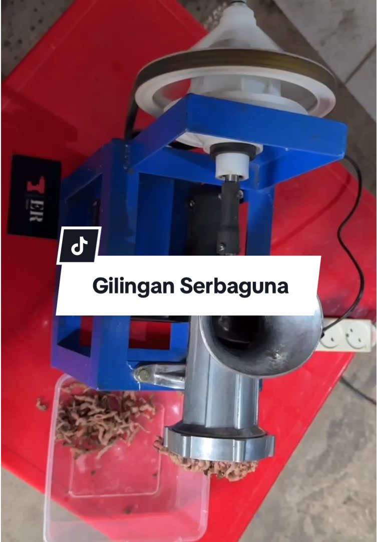Mesin Giling Serbaguna menggunakan Dinamo Modifikasi 250 watt 👌🏻 #gilingandaging #mincer #mesingiling #gilinganbakso #mesingilingkeong #mesingilingserbaguna #gilinganserbaguna #modifikasi #dinamo #sambalkacang #fyp #bismillahfyp #viral #machine 