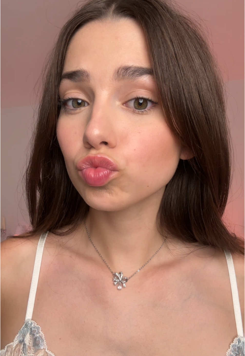#foryou #kisses #asmr #asmrcreator #lips #lipgloss 