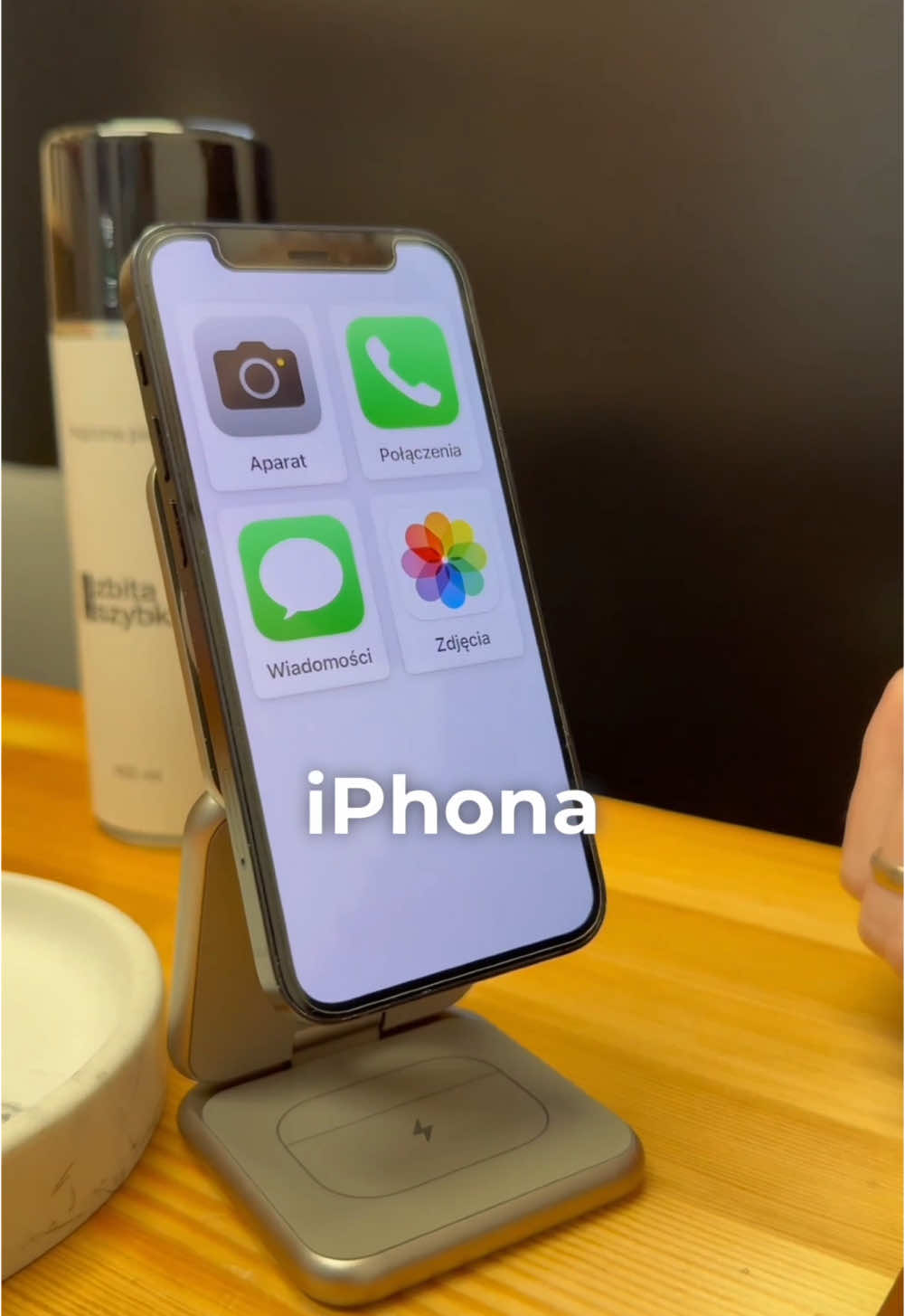 Telefon dla emeryta? Nasza propozycja to iPhone 😉 dobrze skonfigurowany i zabezpieczony będzie dzielnie służył 💪🏻#zbitaszybka #apple #iphone #akcesoria 