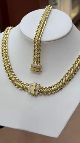 Ensembles Colliers/Bracelets à des prix exceptionnels !!  L’ensemble maille royale à 3990€ pour 46,20 grammes !! #or #18k #bijoux #gold #bijouterie #cadeau #pascher #bonplan #paris #belleville #jewelry #jewellery #collier #bracelet  @Dora ouinez 