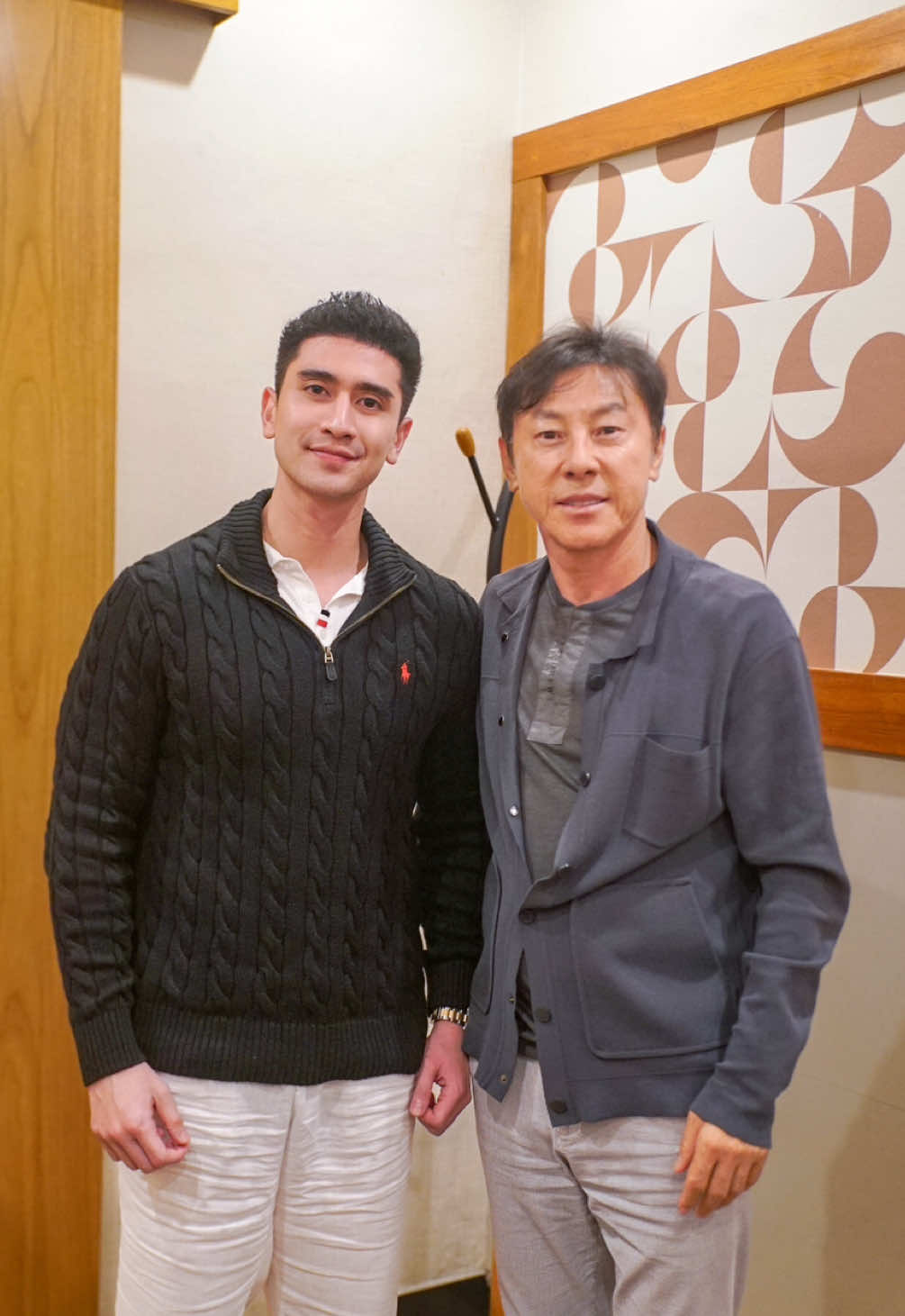 Bertemu STY untuk persiapan sebelum RDP Komisi X dengan PSSI nanti, sekaligus mewakili hati netizen yang nitip ucapan terimakasih kepada Coach Shin😁