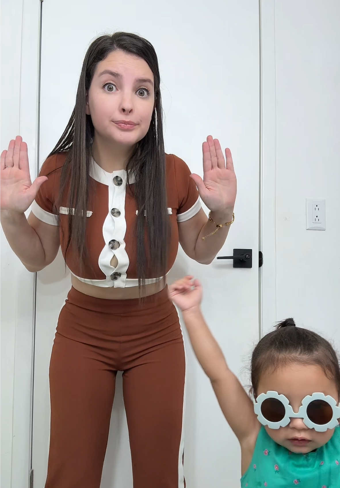 Ese nasa se levantó los manos 😝🫣😅 mi bailarín estrella ⭐️ @Nasa Lumar Chigua Melillo #latinostiktok #bailes #guatemala 