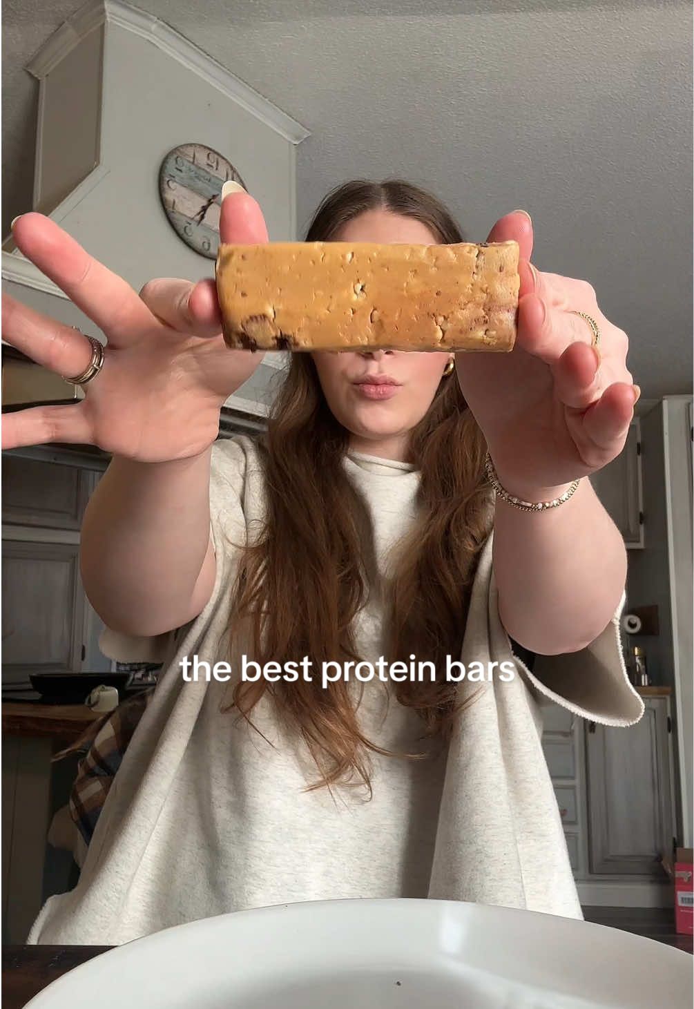these are probably my favorite protein bars I’ve had 😮‍💨 so so good #proteinbars #proteinbar #proteinsnack #proteindessert #bestproteinbar #davidprotein #macros #highprotein #GymTok 