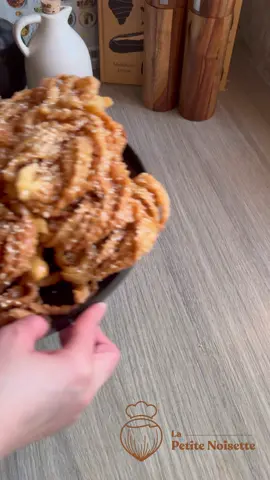 Griwech :  1kg de farine 1cas sucre glace Vanille 125g de beurre 1cas de lait en poudre  1paquet de levure chimique  Sel 1 oeuf 1cas de vinaigre  Ma zhar  #GateauxAlgériens #PâtisserieAlgérienne #SaveursAlgériennes #DouceursOrientales #GateauxMaison #GateauxFins #GourmandiseAlgérienne #BeauxEtBons #GateauxDeFêtes #TraditionAlgérienne #DélicesAlgériens #SaveursEtTraditions #GateauxFaitMaison #ArtCulinaire #SweetLovers #HomemadeDesserts #FoodArt #PastryLove