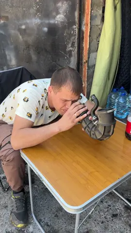 Моторное масло в воздушной гофре 