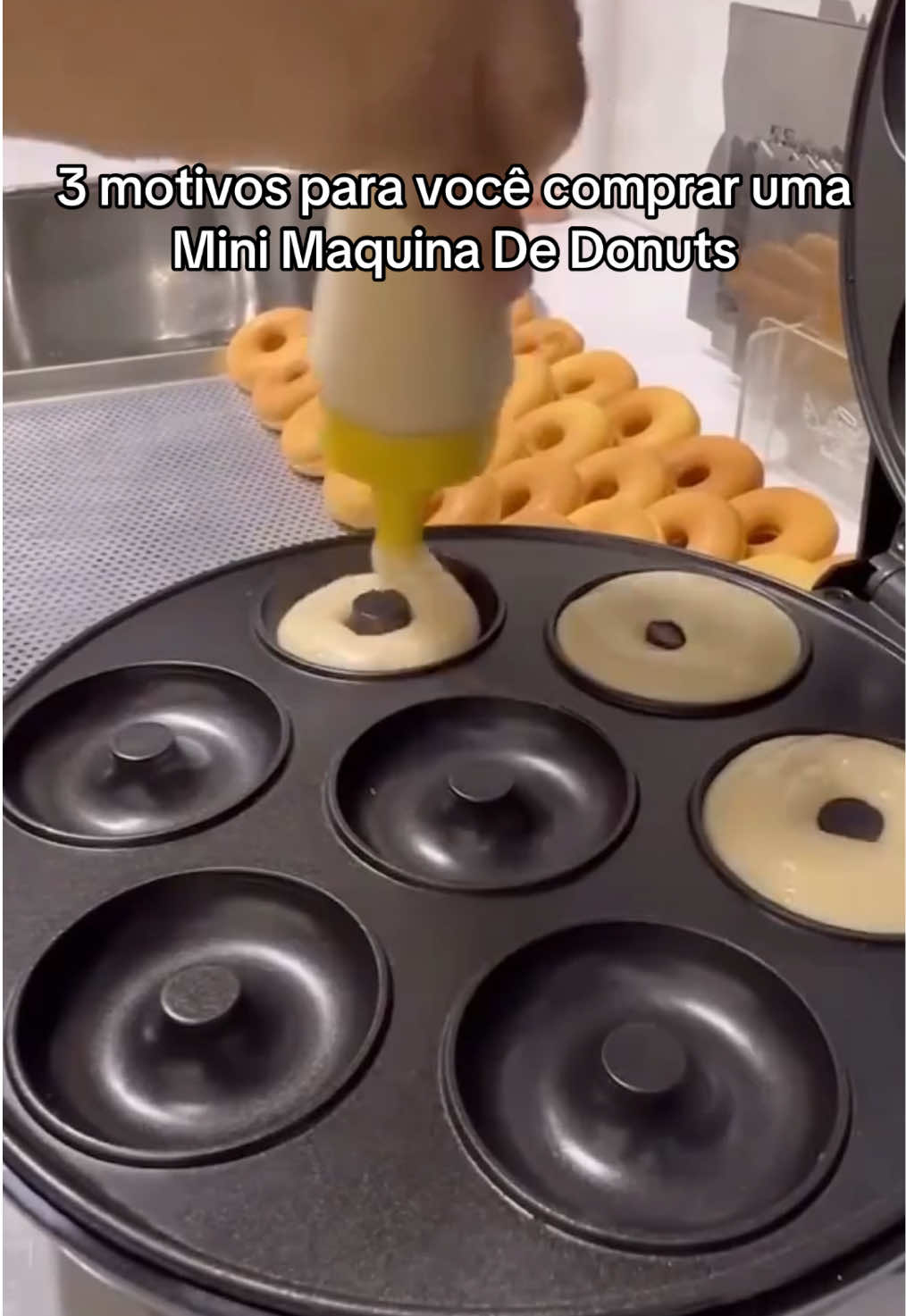 Essa mini máquina de donuts é impecável 🩷 Link para a compra nos comentários 🫶🏼✨#minimaquina #praticidade #bomnegocio #donuts #façavocêmesmo #dicadecozinha #achadinhasshopee #afiliados #cozinhandoemcasa 