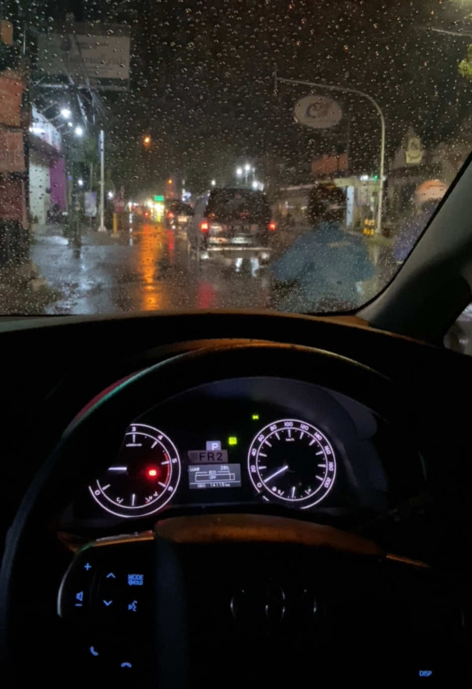 Semangat berjuang jii💪🏻#innovadiesel #innovareborn #hujan🌧️ #fyp #fyppppppppppppppppppppppp 