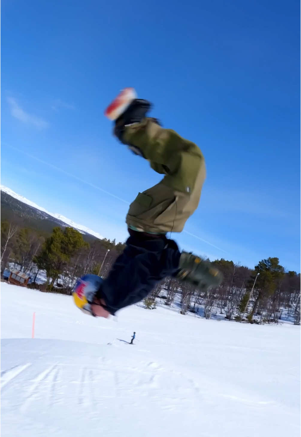 Mini beast mode 😎 @MarcusKleveland #redbullsweden #miniboard #snowboard #wintersports #backflip 
