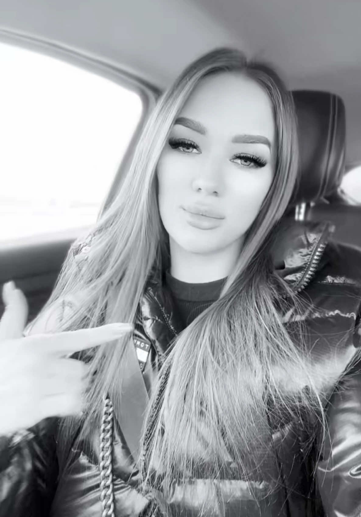 #me #tiktokk #tiktokforyou #foryouu #blackandwhite 🎶