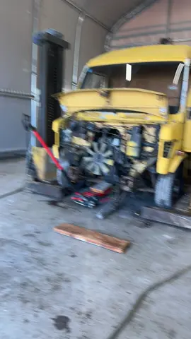 Engine out on this Mercedes 310D van with my boy, light work🛠️🔧🧰 #engine #rebuild #strip #van #mechanic #hgv #hds #truck #service #310D