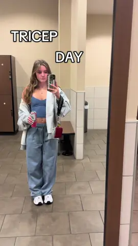 my triceps are fried… all these excersizes help with with my bench #pushday #push #tricep #triceps #fit #gym #gymfit #workout #arm #triceppushdown 