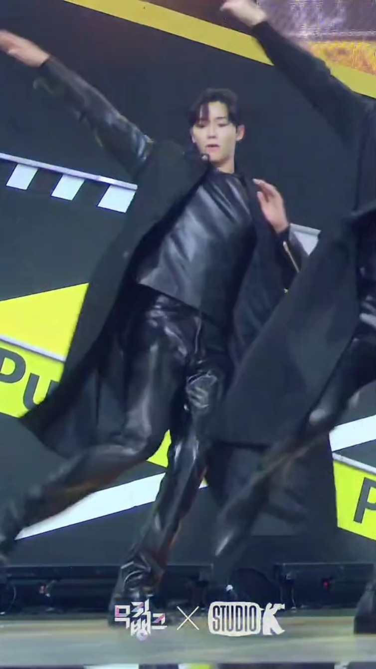 Puzzlin' over Rowoon's flawless dance #โรอุน  #로운 #ROWOON โรอุนเจ้าตัวเล็ก #ロウン #金路雲 #rowoonsf9  #路雲 #김석우 #kimrowoon  #SF9 #에스에프나인 #trending #vocal #actor #เทรนด์วันนี้ #วันนี้ในอดีต #dance​