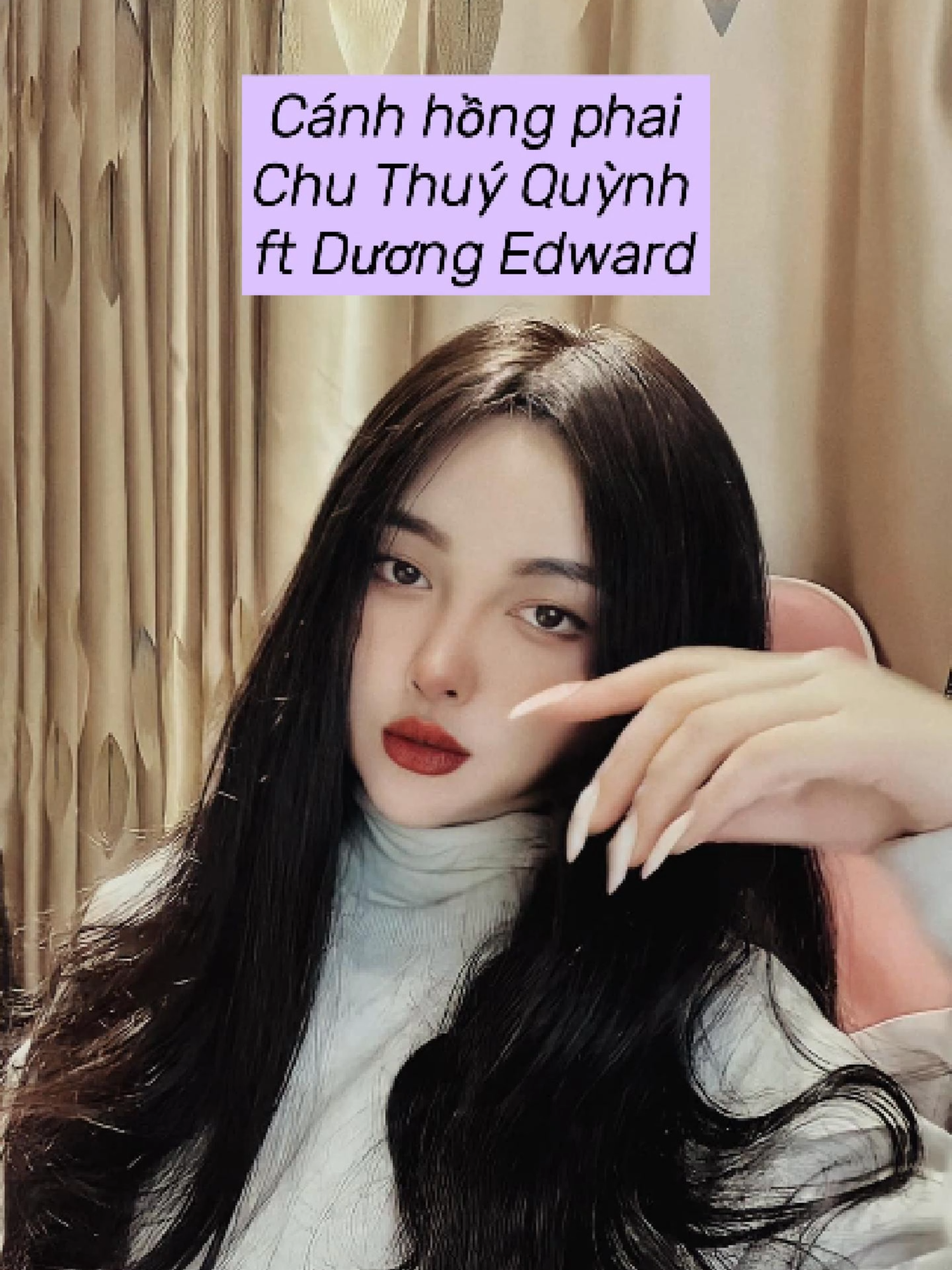 Cánh hồng phai- Dương Edward ft Chu Thuý Quỳnh-Part 2 Chẳng còn lại chút hồn nhiên  Ánh mắt của nàng chất chứa buồn phiền  Cuộc tình đi qua trong em  Mang bao tiếc nuối trái tim vỡ tan  Hẹn nhau nơi cuối cuộc đời  Sẽ có với nhau giây phút tuyệt vời  Mà đời đâu như trong mơ  Để lại bơ vơ nỗi đau mình em  Khi em như hoa nhạt màu  Anh quên khi ta có nhau  Những phút ân ái lần đầu  Cho tim càng thêm nhói đau  Cánh hoa tàn (cánh hoa tàn)  Dưới chân nàng (dưới chân nàng)  Là cả tuổi xuân rơi theo mối tình  Sương rơi trên cánh lụa hồng  Hay nước mắt em ngóng trông  Mong tình sẽ đến một lần  Bên em để thôi nhớ mong  Cánh hoa tàn (cánh hoa tàn)  Dưới chân nàng (dưới chân nàng)  Là cả tuổi xuân rơi theo mối tình  Nàng khóc cho mình  #canhhongphai #chuthuyquynh #duongedward